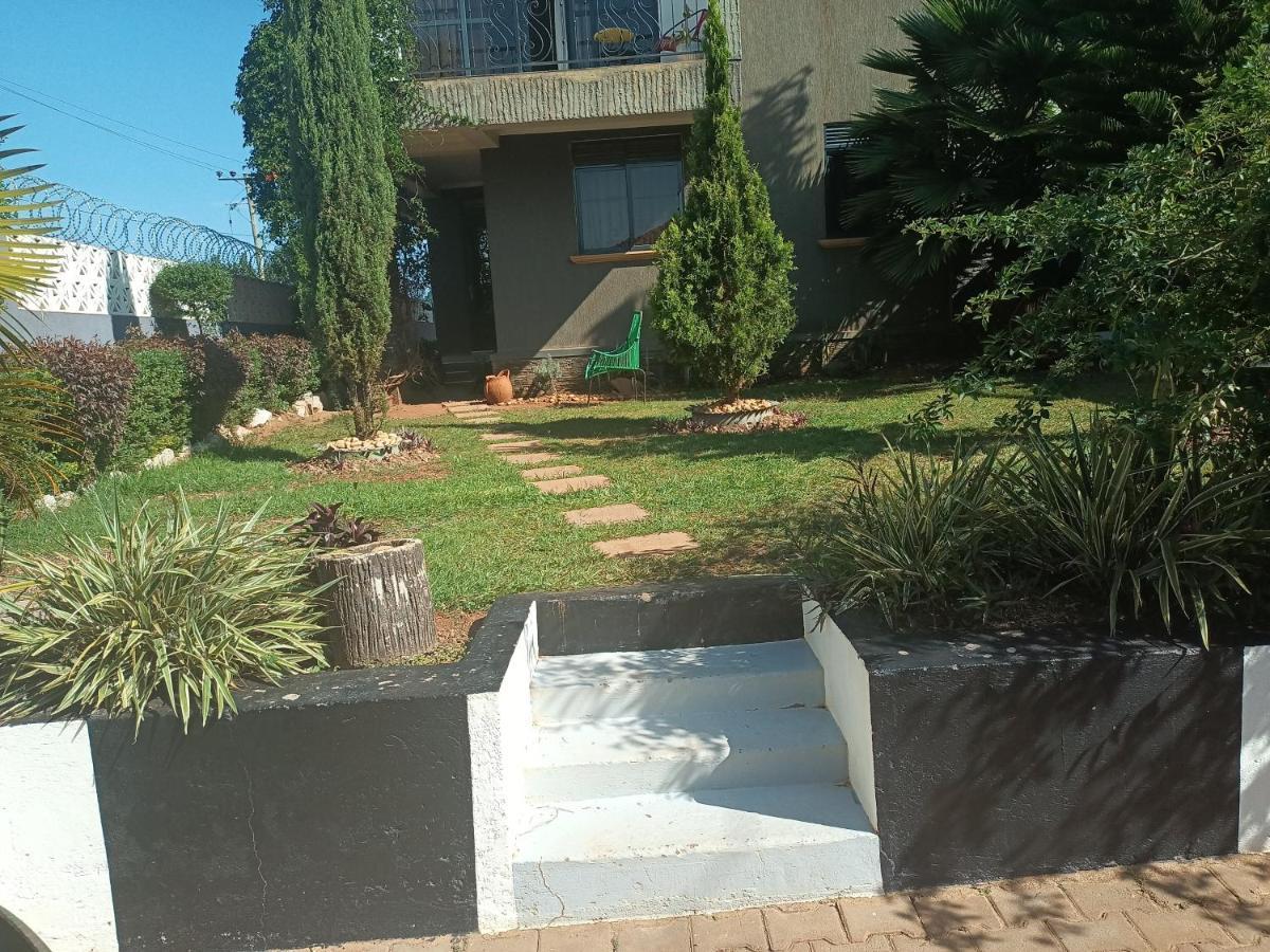 Jacuzzi City Home Kampala Exterior photo