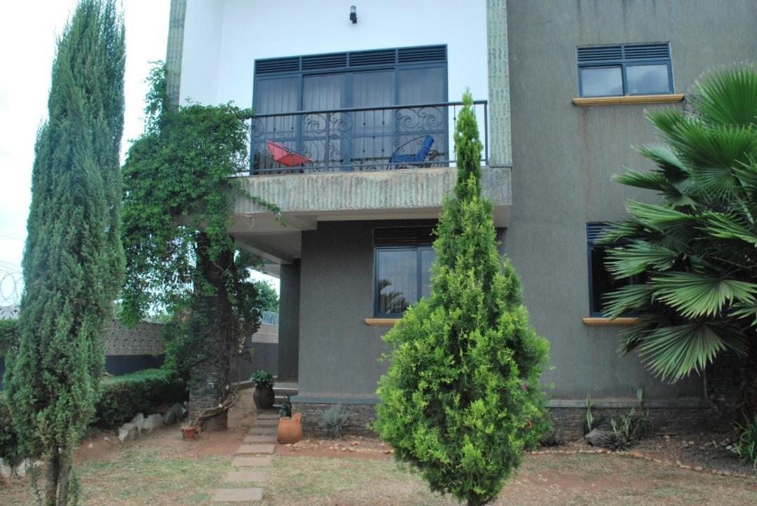 Jacuzzi City Home Kampala Exterior photo